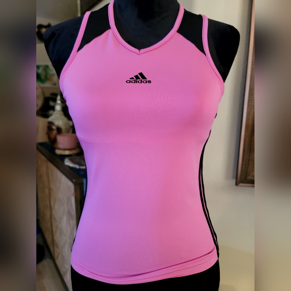 Adidas Workout Top - Size L (Fits like a M)